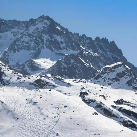 In Near Slopes * Val Thorens